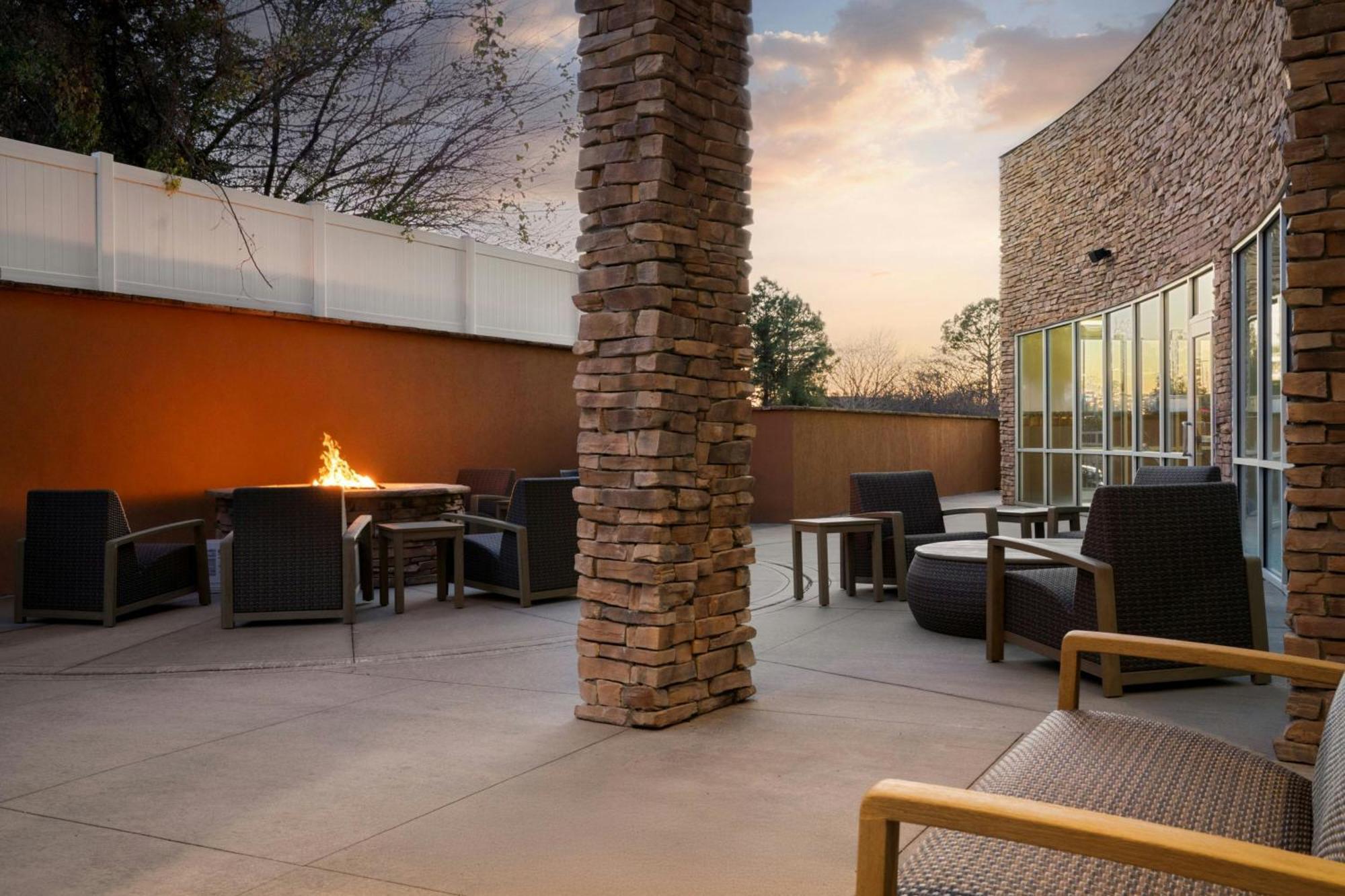 Courtyard By Marriott Fayetteville Fort Liberty - Spring Lake Exterior foto